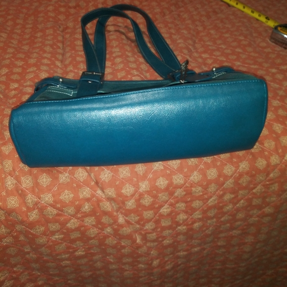 Teal leather handbag...like new. - Picture 4 of 7
